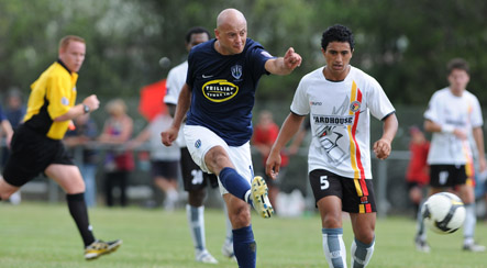 Auckland et Young arrivent sur Lucarne Opposee Auckland