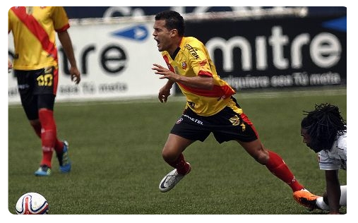 Un penalty dans les dernières secondes et Herediano reprend la tête Herediano