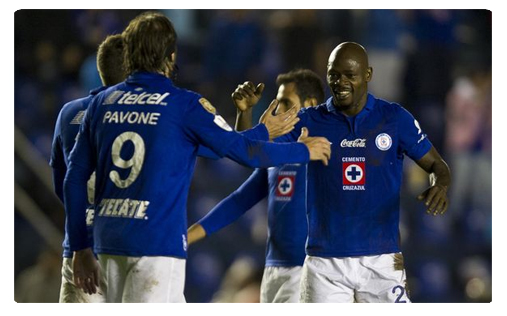 Cruz Azul Première titularisation en fanfare pour Achile Emana